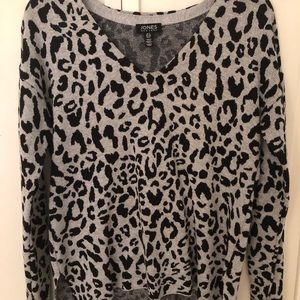 Leopard print v-neck Jones NY long sleeve sweater
